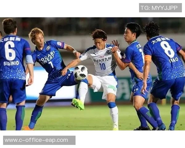 广岛三箭迎战冈萨多力争主场胜利展现球队实力与斗志