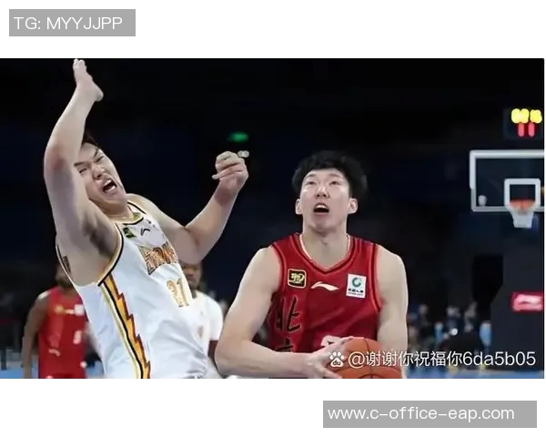 中国男足与印度队激战正酣比分悬念引发球迷热议