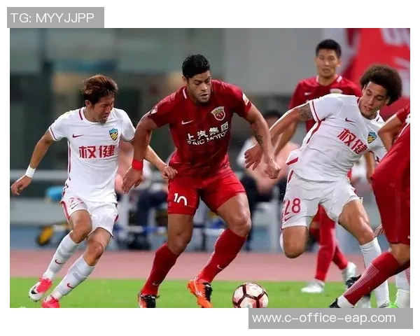 上港与权健激战正酣精彩瞬间图片回顾与分析