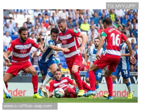 奥莫尼与格拉纳的激烈对决揭示足球战术的深层次博弈与精彩瞬间