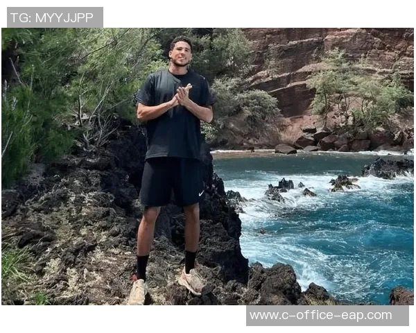 德文布克的崛起之路:从新秀到NBA超级明星的蜕变历程 德文布克的崛起之路:从新秀到NBA超级明星的蜕变历程