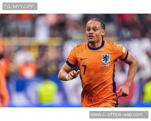 哈维西蒙斯的崛起之路:从青训新星到足坛瞩目焦点的精彩历程 哈维西蒙斯的崛起之路:从青训新星到足坛瞩目焦点的精彩历程