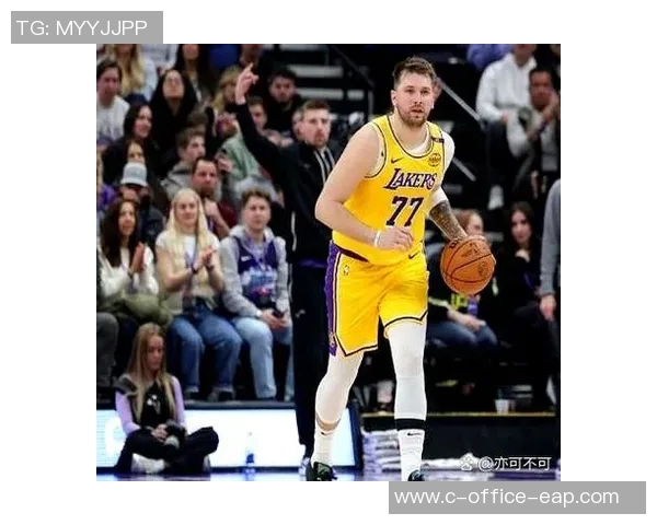 湖人对阵黄蜂的精彩对决分析与球员表现点评