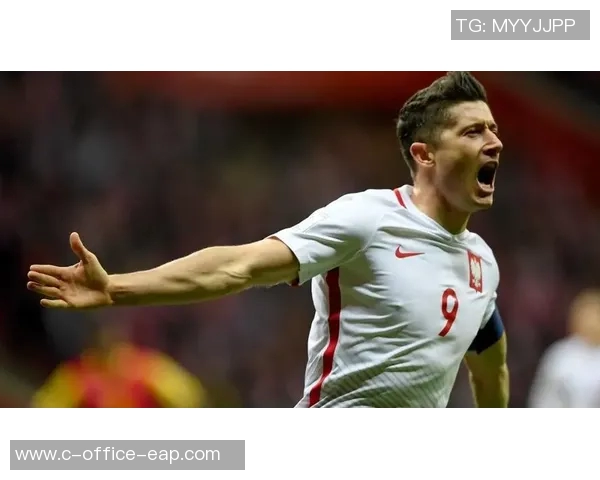 莱万领衔新一届足球盛宴展现超凡实力与团队合作精神